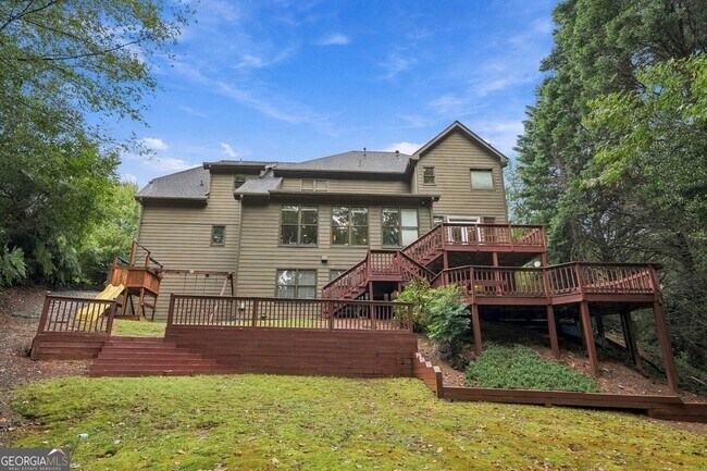 Building Photo - 3535 Claridge Dr NE