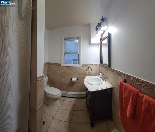 Building Photo - 117-119 2nd St