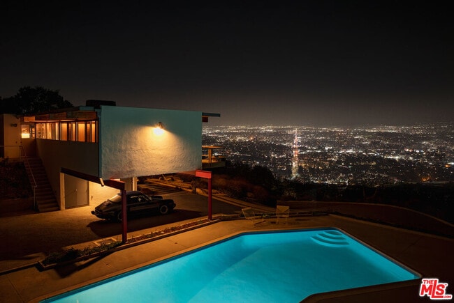 Primary Photo - 7820 Mulholland Dr