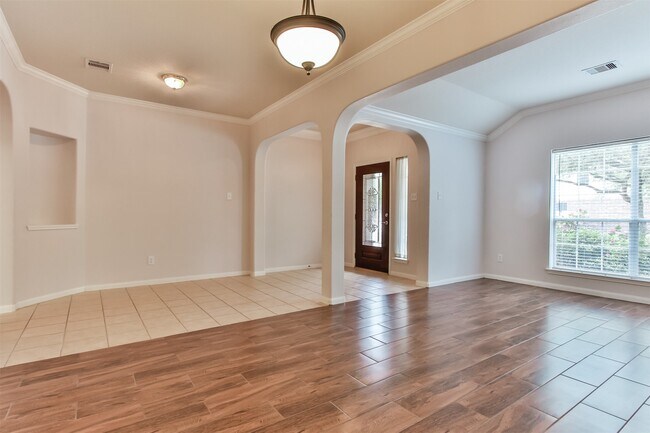 Building Photo - 14603 Whispering Cypress Dr