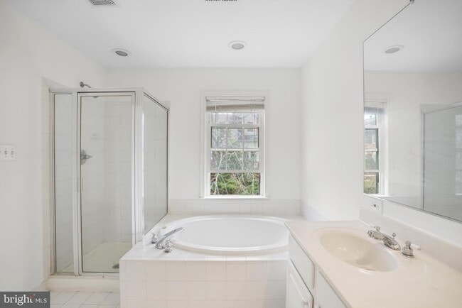 Building Photo - 12033 Treeline Way