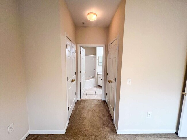 Building Photo - 2 Bed, 2 Bath Condo at amenity-rich The Me...