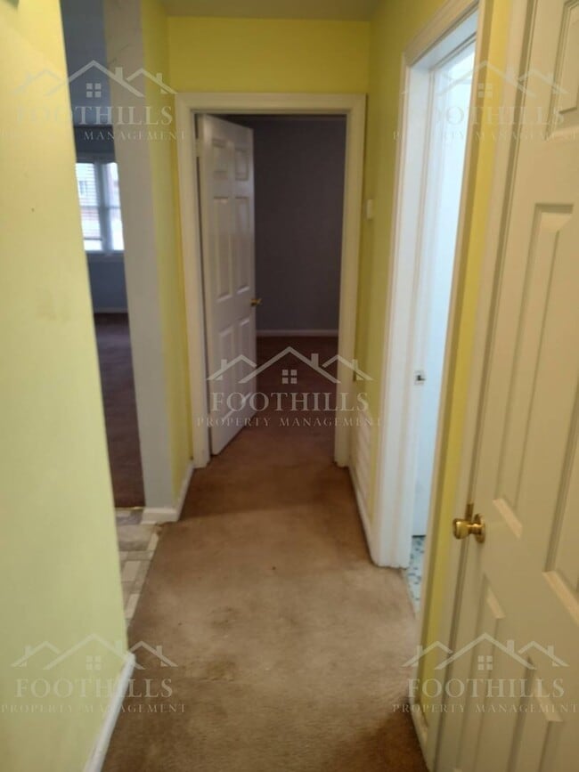 Building Photo - 2712 Cedar Ln