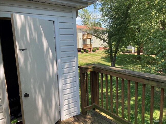 Building Photo - 1690 E Swan Cir