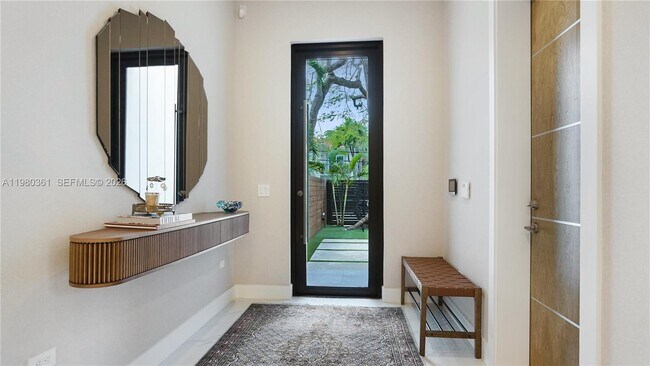 Building Photo - 3075 Mary St