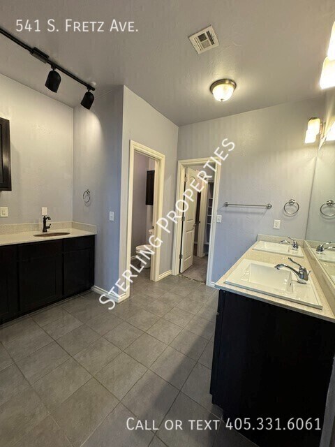 Building Photo - 541 S Fretz Ave