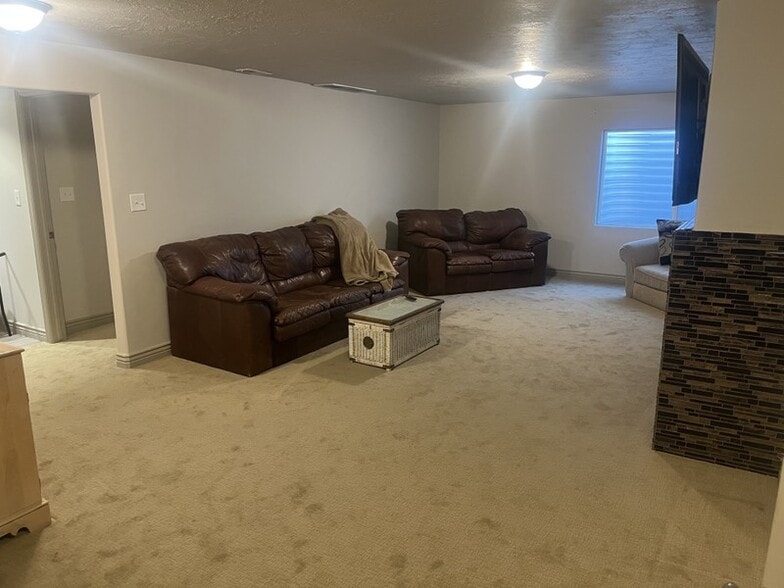 Building Photo - 638 Koins Way