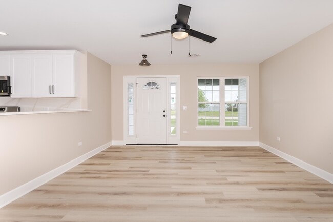 Building Photo - 516 Carriage Ct