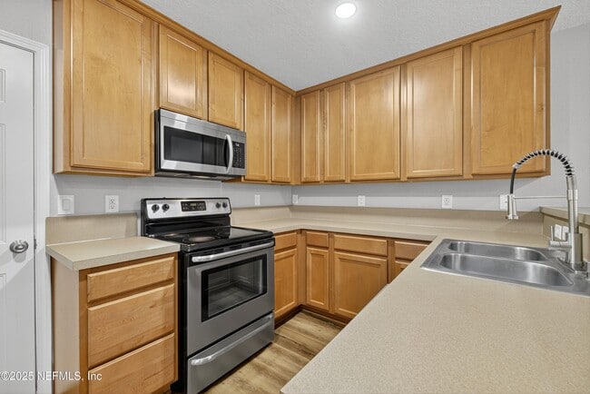Building Photo - 834 Black Cherry Dr S