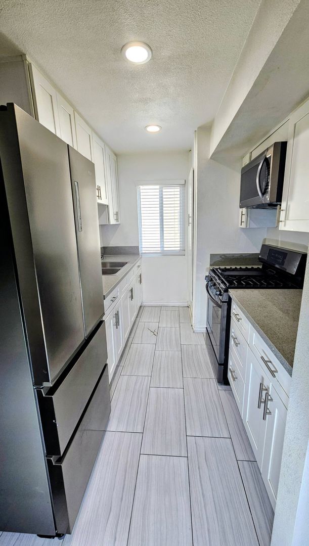 Building Photo - 1139 W Badillo St