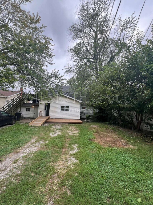 Building Photo - 210 Whitlock Ave