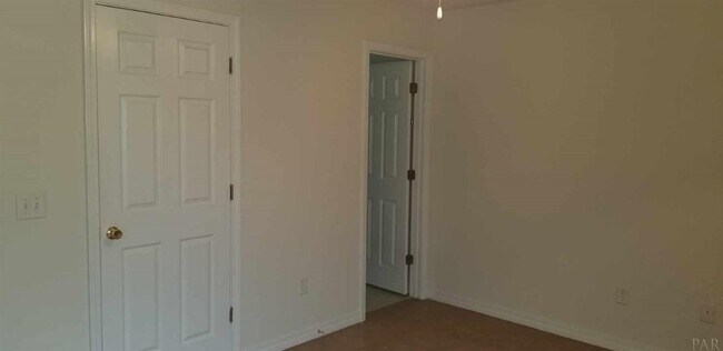 Building Photo - 1046 Peakview Dr