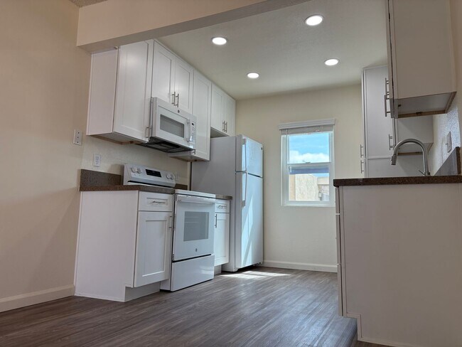 Primary Photo - *OPEN HOUSE: 10/4 10-11AM* 2BR in Pacific ...