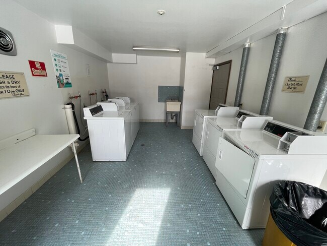 Shared on-site laundry - 4155 W Rivers Edge Cir