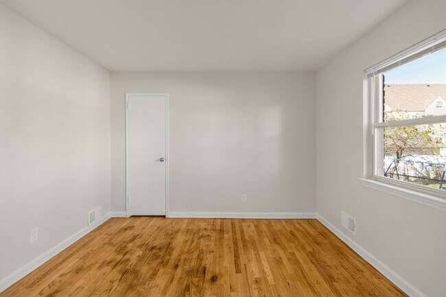 Building Photo - 355 New York Ave