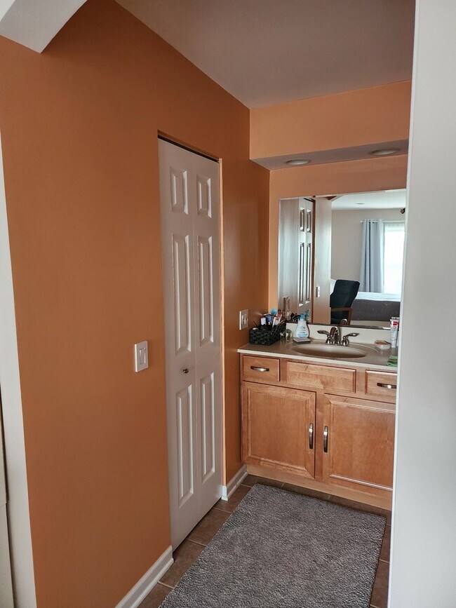 Building Photo - 1405 Clairmont Ct