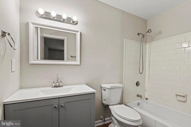 Building Photo - 468 Cornell Ct