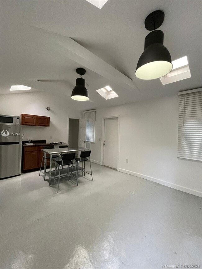 Building Photo - 118 NW 24th St