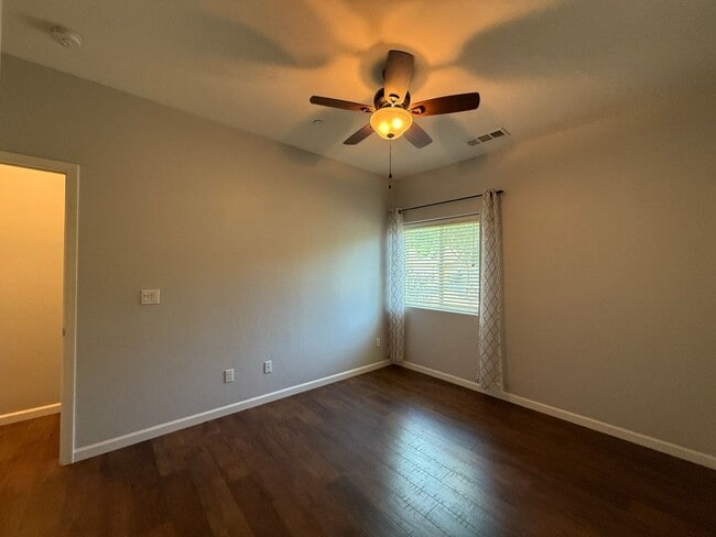 Building Photo - harming 3 bedroom, 2 bathroom single-story...