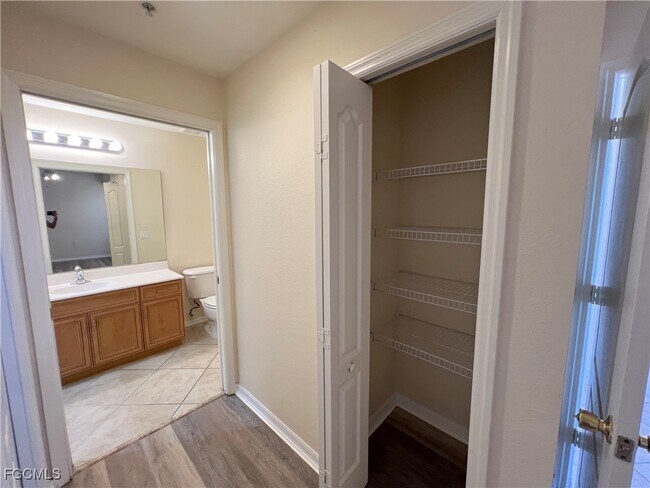 Building Photo - 8470 Kingbird Loop