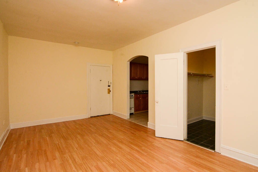 Building Photo - 4856 N Damen Ave