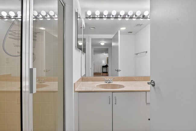 Building Photo - 120 SE 5th Ave