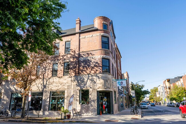 Primary Photo - 2056 N Damen Ave