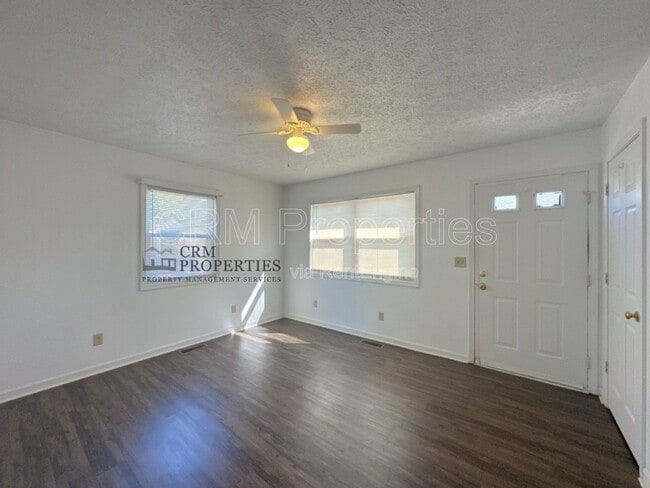 Building Photo - 722 S Lindsay St