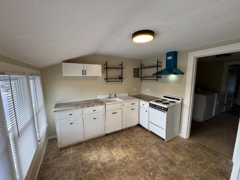 Building Photo - 711 Kensington Ave