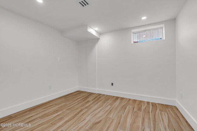 Building Photo - 497 Norwood Ave