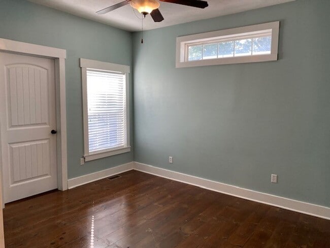 Building Photo - Leasing