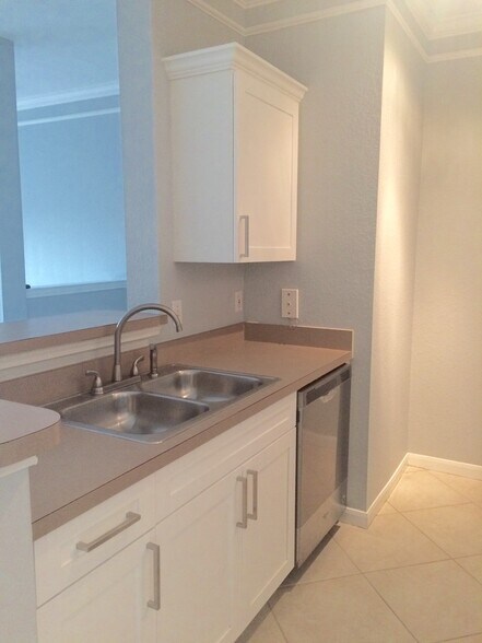 Building Photo - 4345 Bayside Village Dr