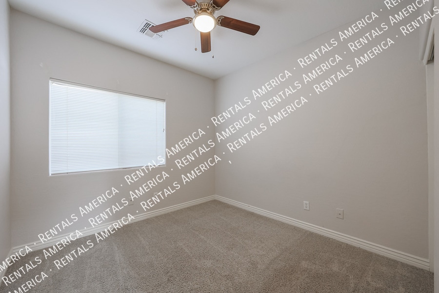 Building Photo - 8805 W Hilton Ave