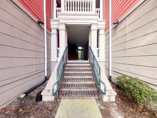 Building Photo - 2 Bed, 2 Bath Condo at amenity-rich The Me...