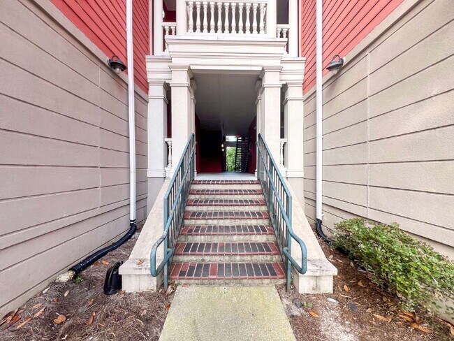 Building Photo - 2 Bed, 2 Bath Condo at amenity-rich The Merritt!