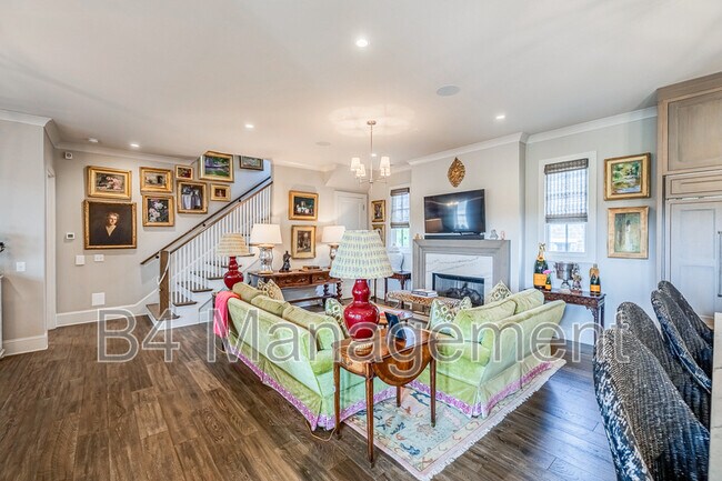 Building Photo - 103 Alester Square