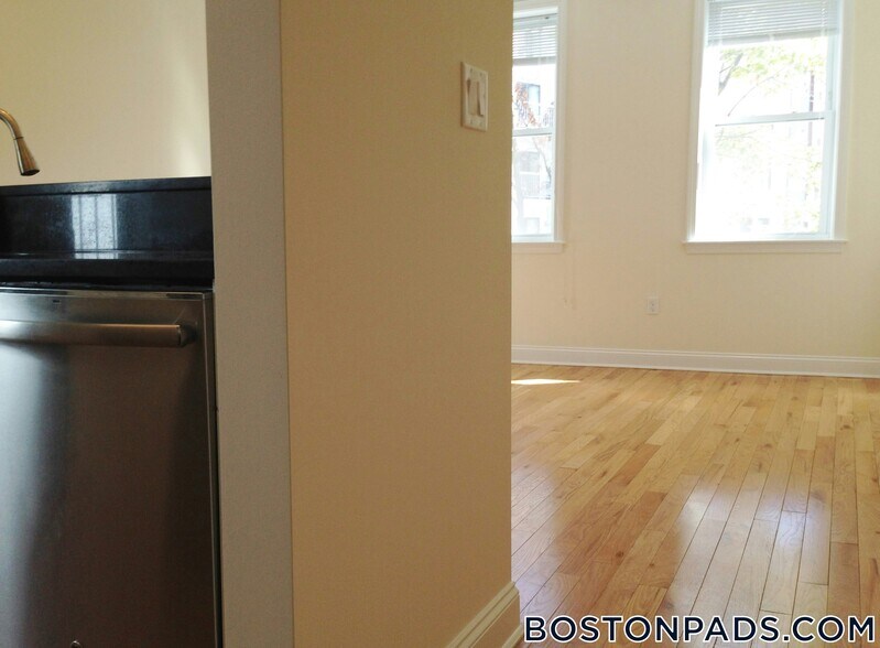 Building Photo - 3 Chauncy St