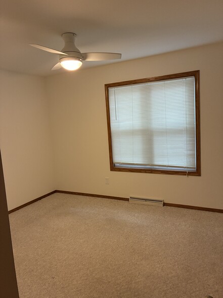 Building Photo - 925 Sky Ridge Dr
