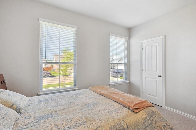 Building Photo - 808 Feather Edge Dr