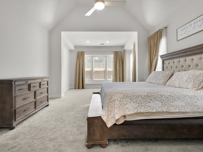 Building Photo - 439 Montrose Dr