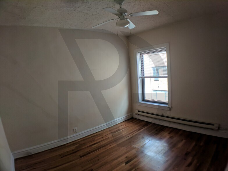 Building Photo - 630 W Cornelia Ave