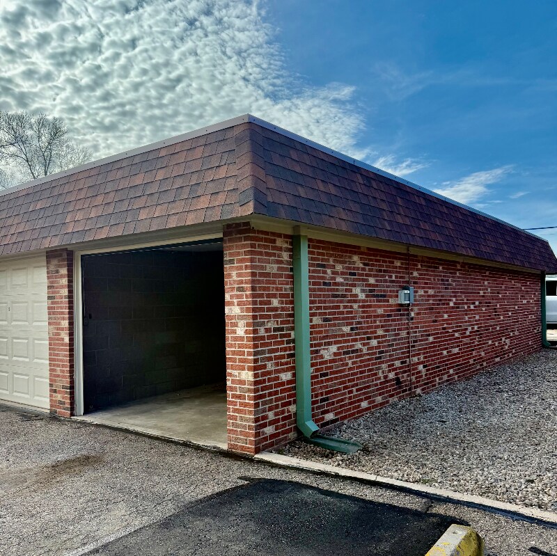 Building Photo - 408 E Thunderbird Dr