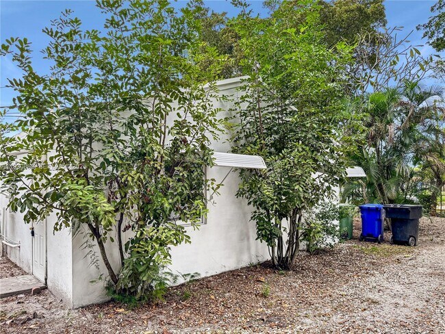 Building Photo - 1269 SW 25th Ave