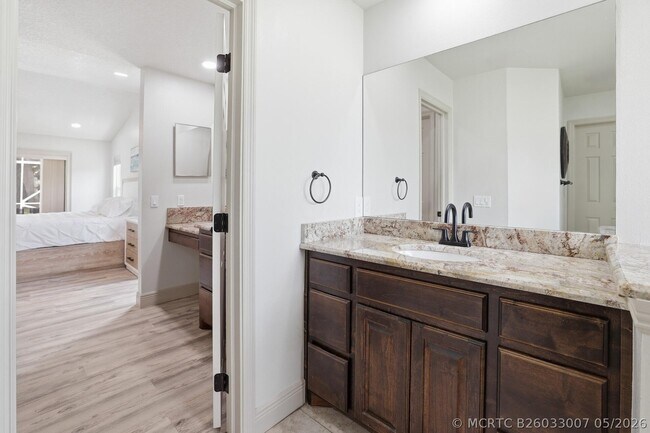Building Photo - 15600 Rolling Meadows Cir