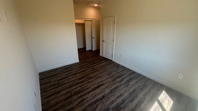Building Photo - Coyote Run Duplexes 9004