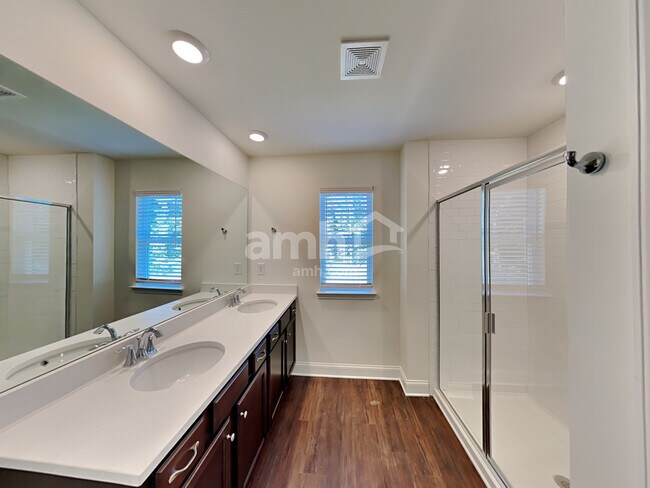 Building Photo - 1943 Windsor Park Ave