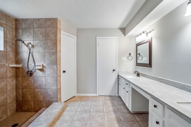 Building Photo - 7607 Wycomb Ln