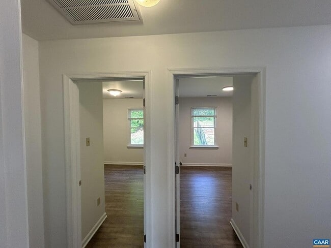 Building Photo - 943 Rives St