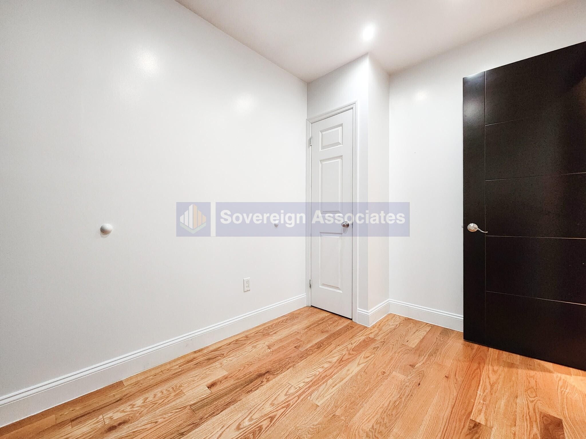 Building Photo - 109 W 105th St
