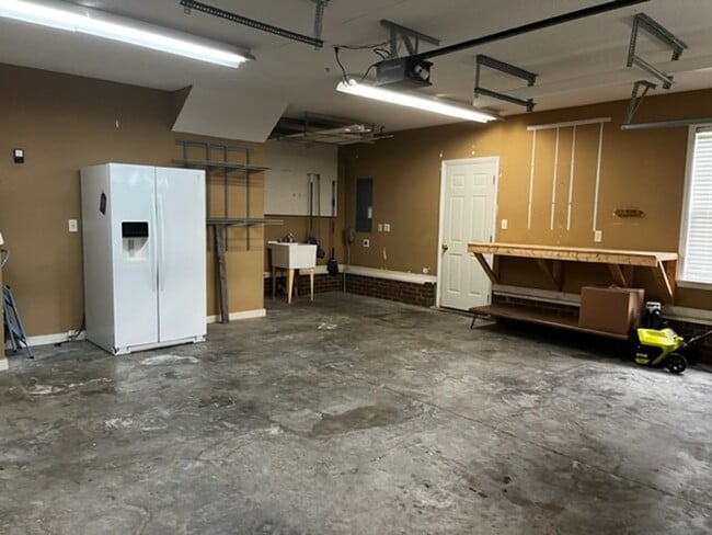 Building Photo - Beautiful Home in Hunters Ridge New Bern